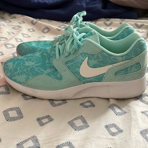 Nike shoes size 8